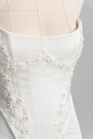 Original garment on mannequin — Plus Size Floral Embroidered Bridal Corset & Mini Skirt Set