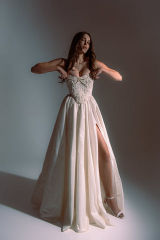 Original photoshoot — regular-size sample of the same bridal set