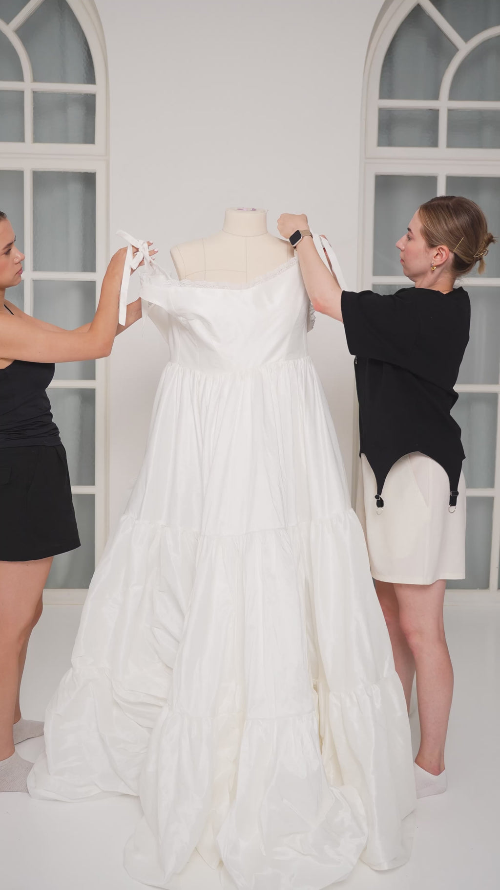 Original garment video — Plus Size Taffeta Wedding Dress with Detachable Ruffle Sleeves