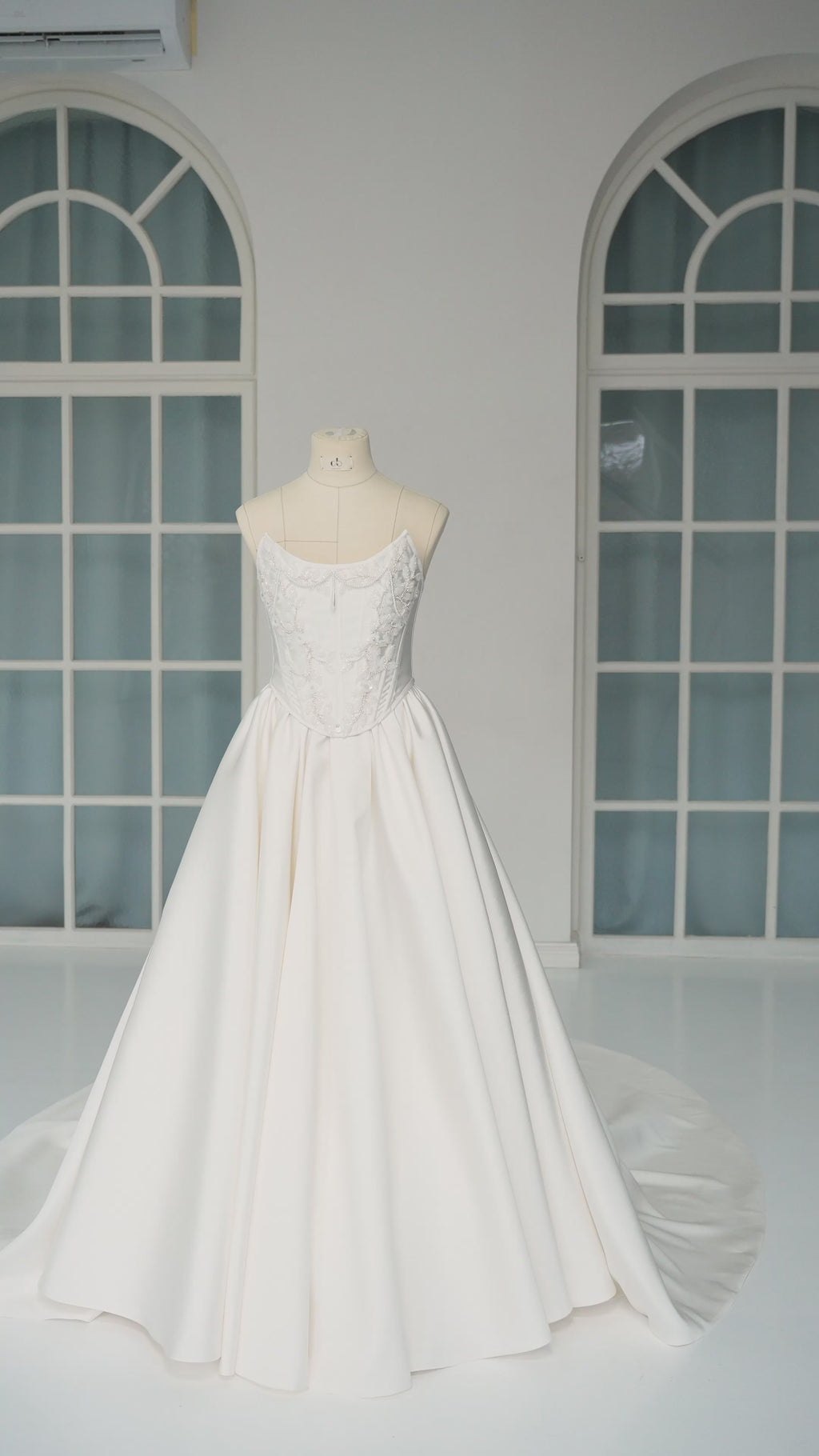 Original garment video — Plus Size Embroidered Bridal Corset & Mikado Skirt Set