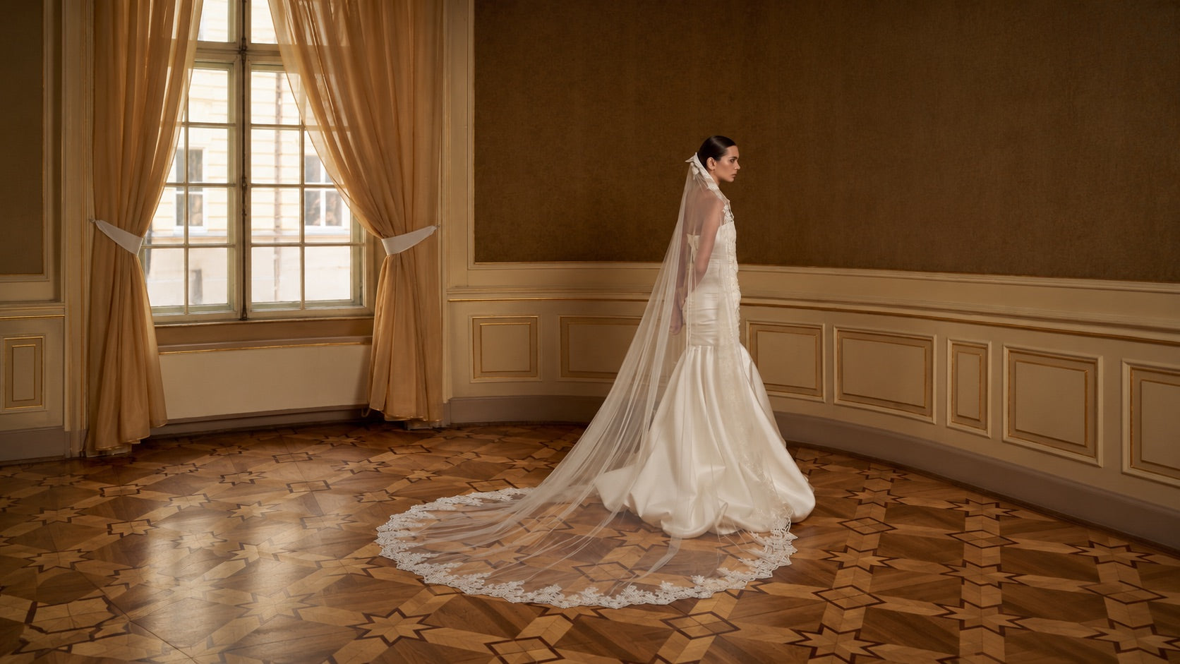 Hand-embroidered-corset-flowing-skirt-Caribis